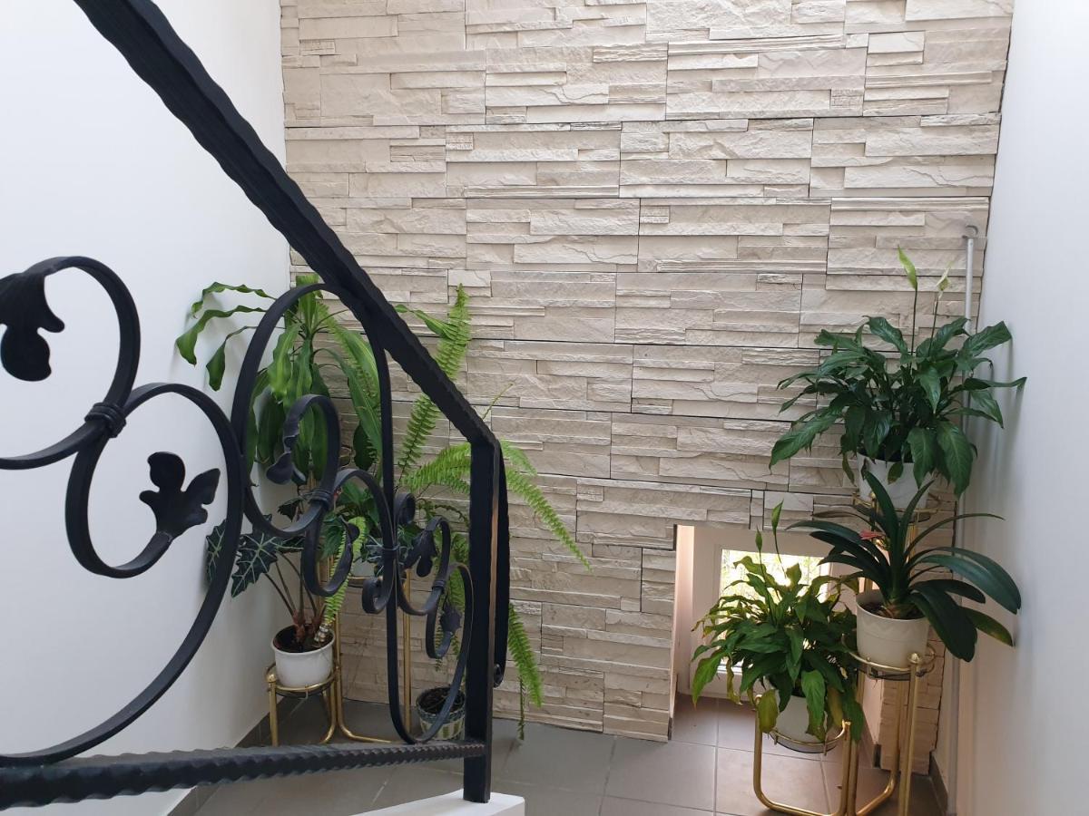Egri Csillagocska Apartman ภายนอก รูปภาพ