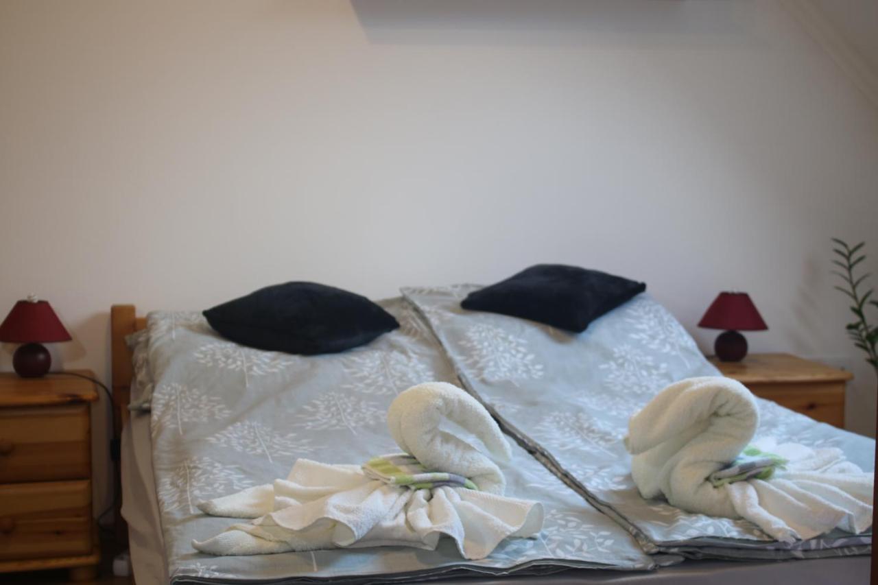 Egri Csillagocska Apartman ภายนอก รูปภาพ