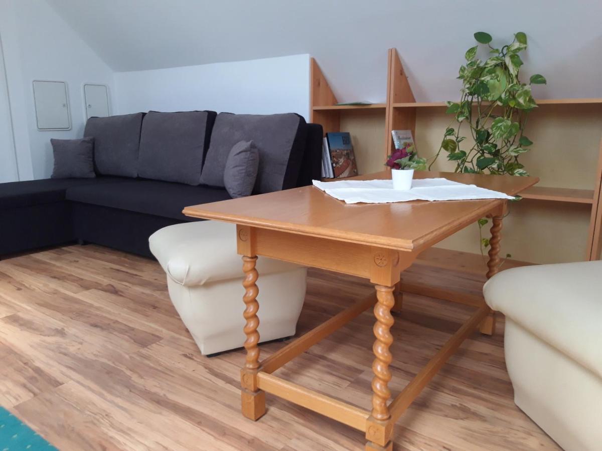 Egri Csillagocska Apartman ภายนอก รูปภาพ